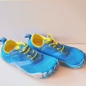 Womens size 39 (8-8.5 US) minimalist running/hiking shoe